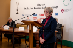 List od Prezydenta RP przeczytała dr. Barbara Fedyszak-Radziejowska, Jego doradca i Laureatka Nagrody za 2010 rok.